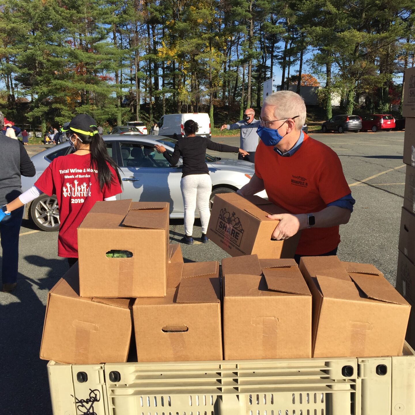 2020 Food Distribution Lakeforest Mall Robert Trone 11072020.jpg